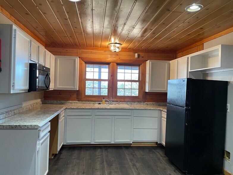 More Photos Of 4225 E Highway 290, Dripping Springs Office For Lease