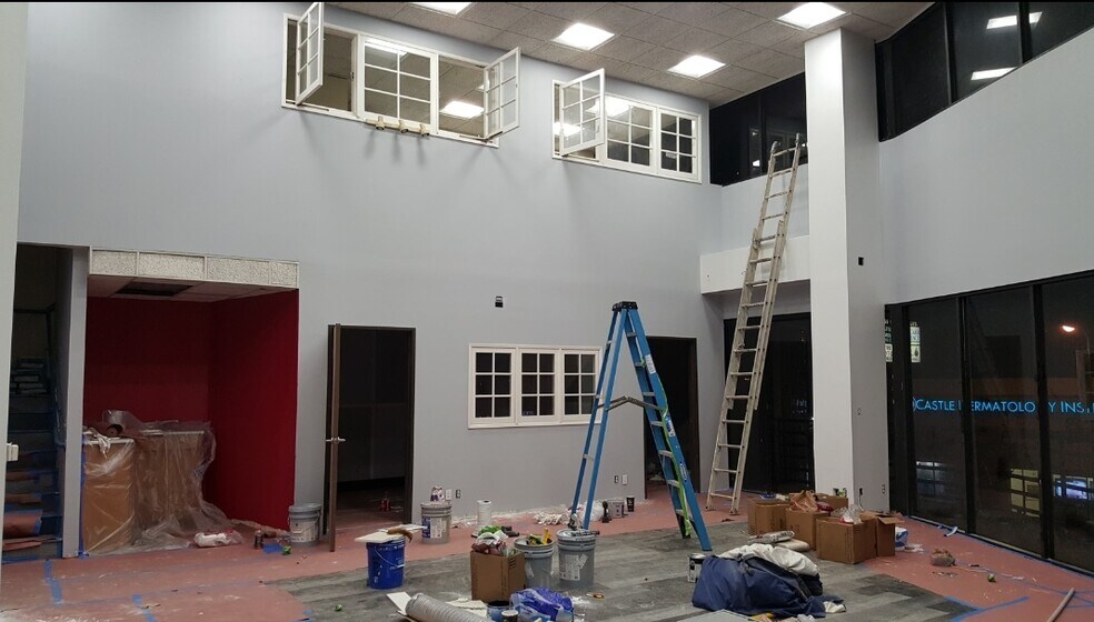 More Photos Of 18580 Ventura Blvd, Tarzana Loft Creative Space For Lease