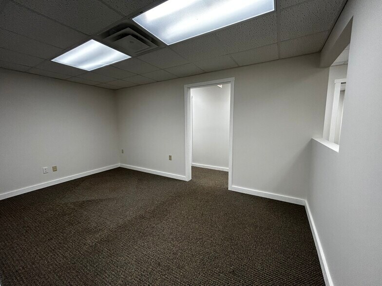 More Photos Of 6820 Roosevelt Ave, Middletown Medical For Lease