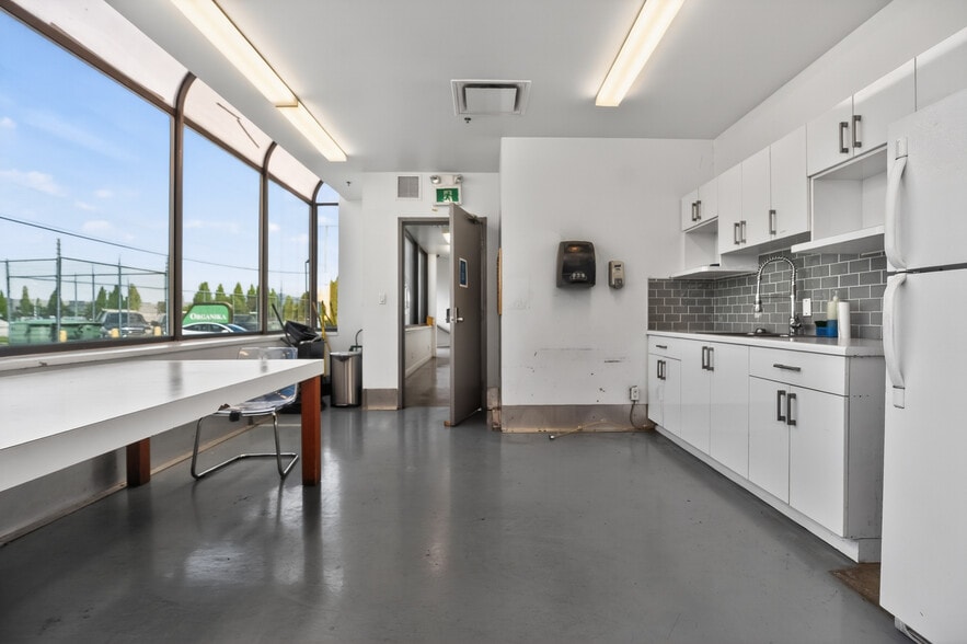 More Photos Of 2580 Viscount Way, Richmond Warehouse For Lease