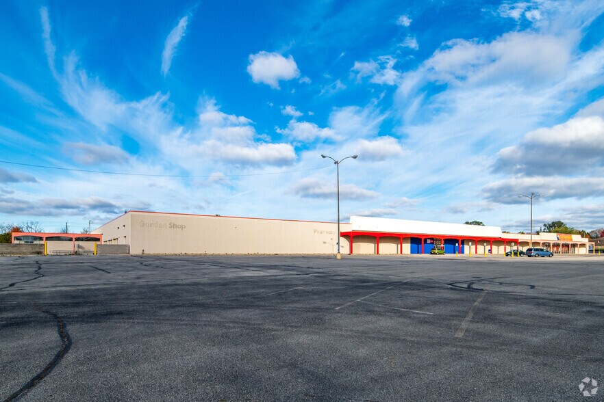 60456077 S Packard Ave, Cudahy, WI 53110 General Retail For Sale