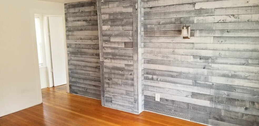 More Photos Of 203 Sanford St, Rochester Specialty For Sale