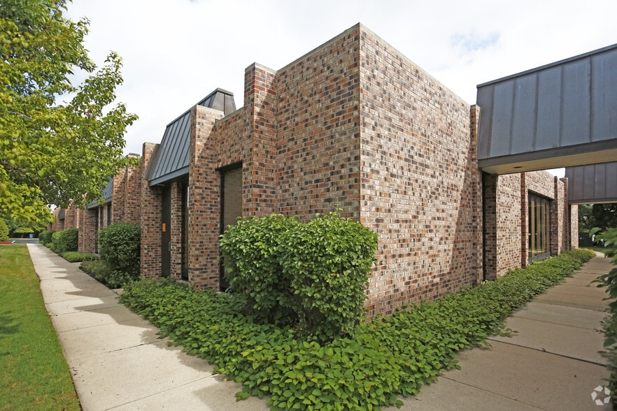 More Photos Of 333 Skokie Blvd, Northbrook Medical For Lease