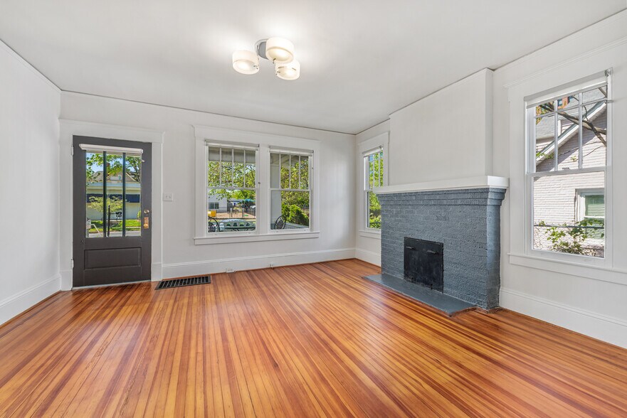 More Photos Of 221 E Kingston Ave, Charlotte Office Residential For Sale