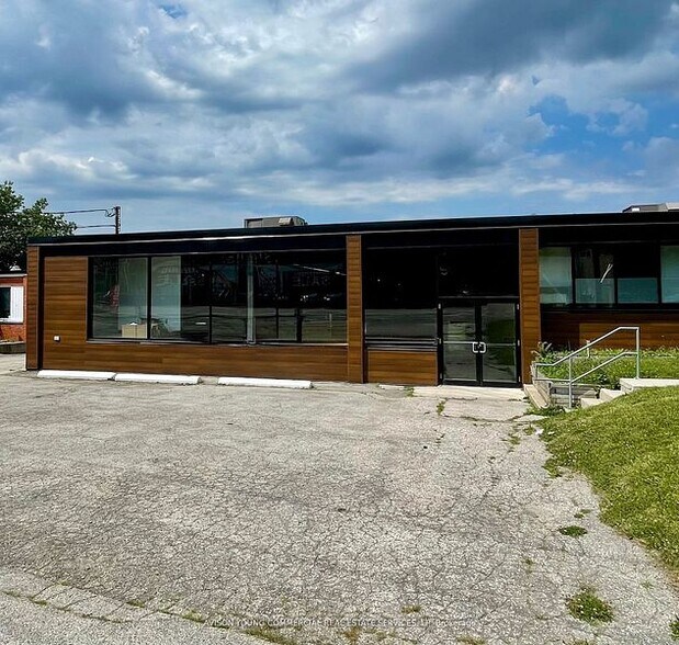 More Photos Of 894 Caledonia Rd, Toronto Warehouse For Lease