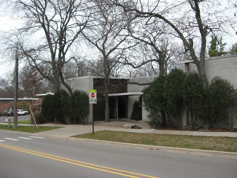 More Photos Of 735 Saint Johns Ave, Highland Park Office For Lease