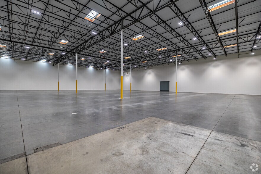 More Photos Of 1160-1180 N Anaheim Blvd, Anaheim Distribution For Lease