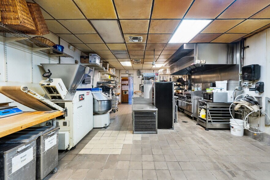 More Photos Of 2909-2911 E Commercial Blvd, Fort Lauderdale Storefront Retail Residential For Sale