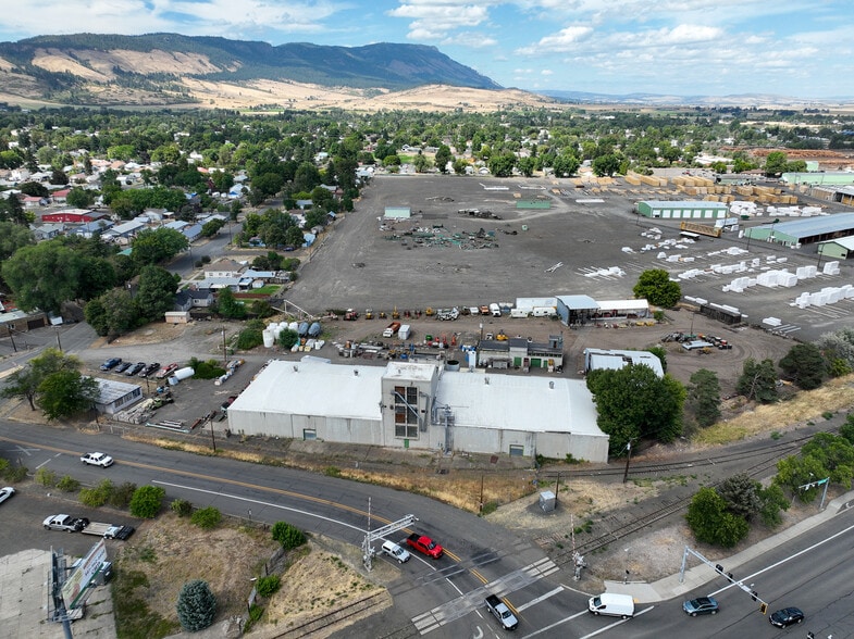 More Photos Of 1621 N Spruce St, La Grande Manufacturing For Sale