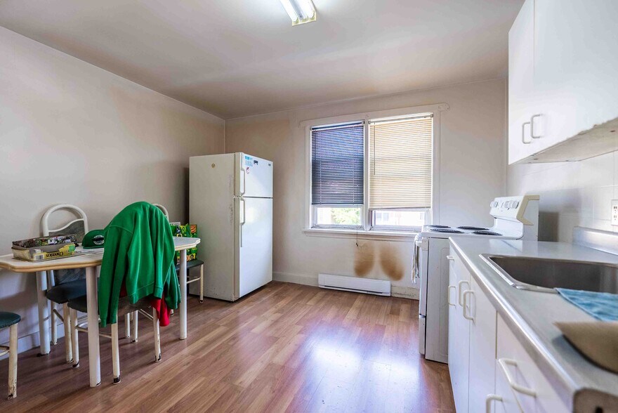 More Photos Of 396-400 Melvin Ave, Sudbury Apartments For Sale