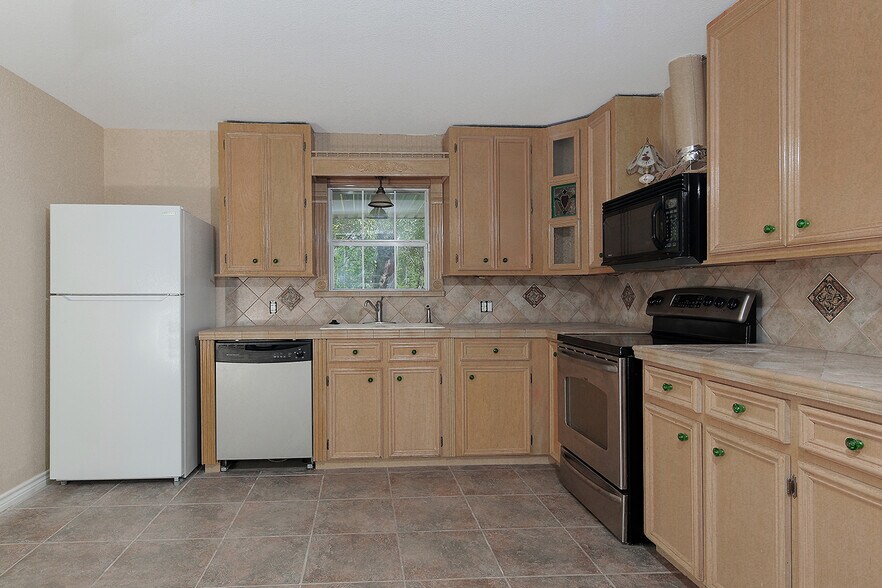 More Photos Of 1231 Pruitt Rd, Spring Office Residential For Sale