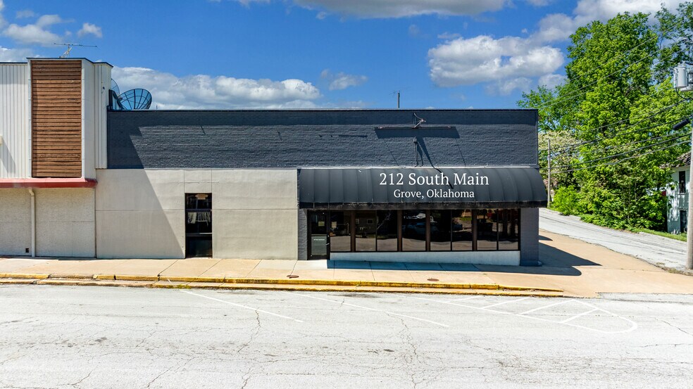 More Photos Of 212 S Main St, Grove Office For Sale