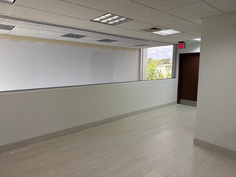 More Photos Of 2434 Hollywood Blvd, Hollywood Office For Sale