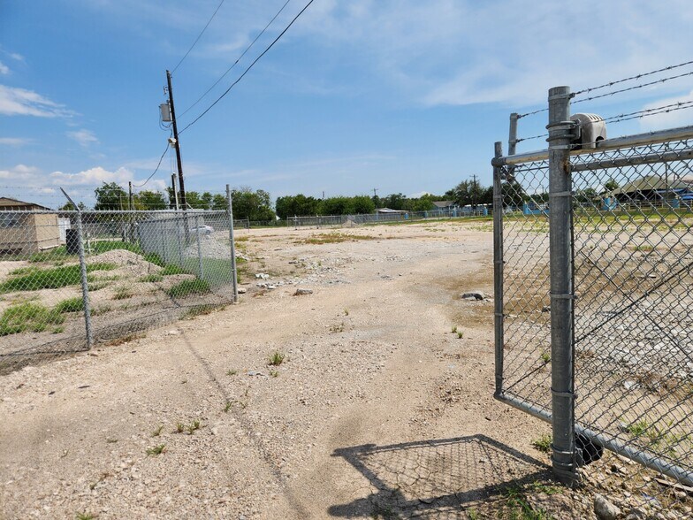 More Photos Of 2715 County Road 146, Alvin Land For Lease