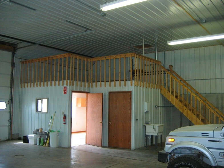 More Photos Of 945 5th Ave SE, Hutchinson Light Manufacturing For Lease