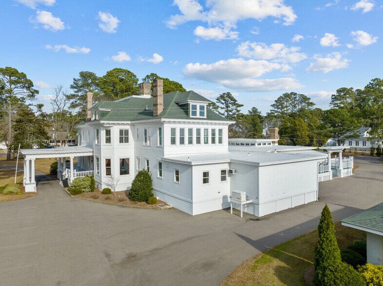 More Photos Of 738 E Main St, Belhaven Hotel For Sale