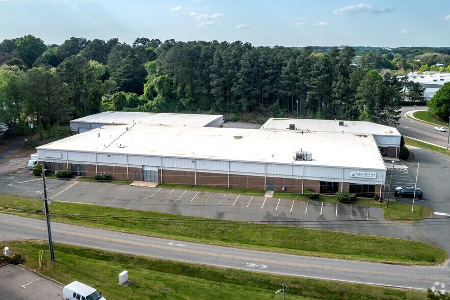 More Photos Of 1904 New Hope Church Rd, Raleigh Flex For Lease