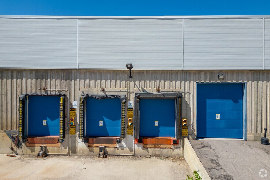 More Photos Of 5550 Skyline Way NE, Calgary Warehouse For Sale
