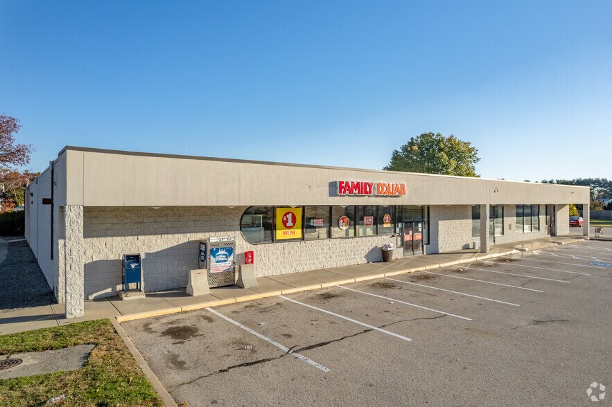 More Photos Of 570 Pontiac Ave, Cranston Freestanding For Lease