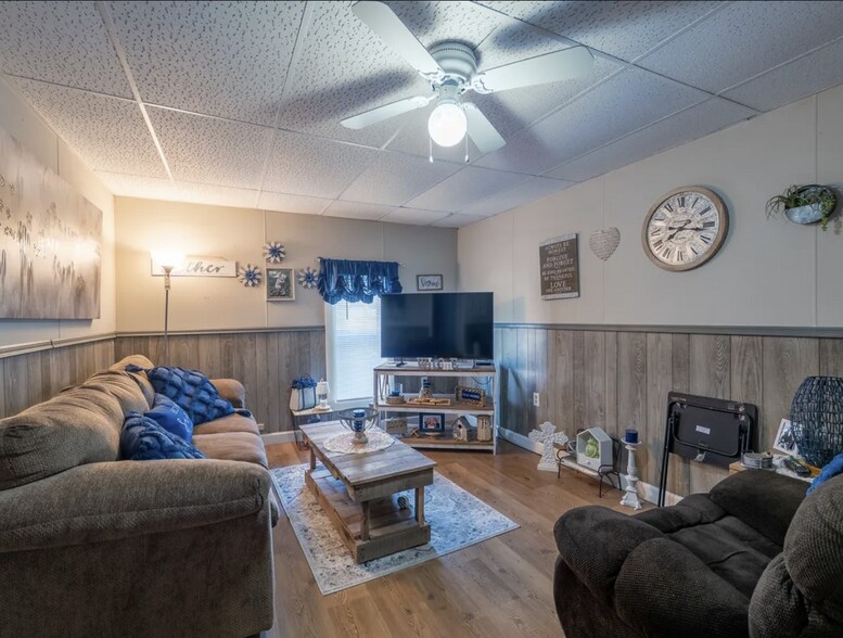 More Photos Of 1201 S Park Ave, Herrin Office For Sale