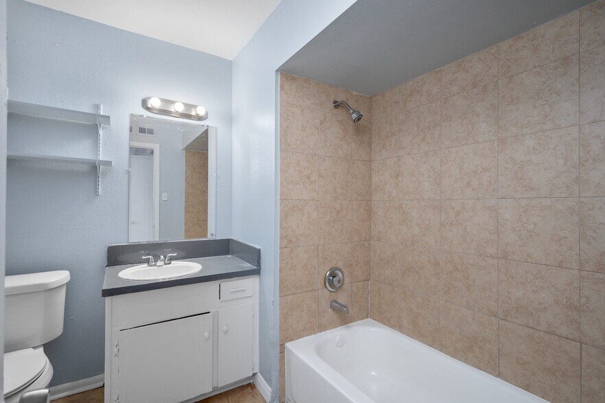 More Photos Of 4410 Oxford St, Houston Apartments For Sale