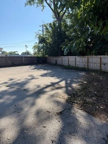 More Photos Of 1815 Dundee Rd, Northbrook Storefront Retail Office For Sale