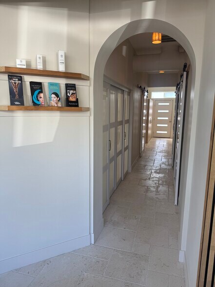 More Photos Of 52 NW 2nd St, Gresham Storefront For Sale