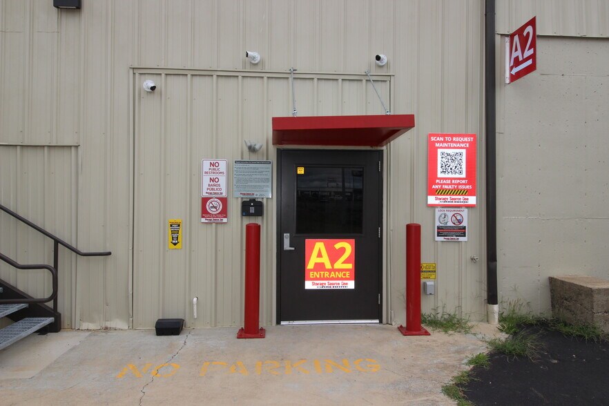 More Photos Of 3057 Lee Hwy, Bristol Self Storage For Sale