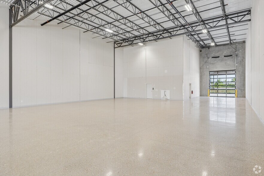 More Photos Of 19150 Marketplace Ave, Kyle Manufacturing For Lease