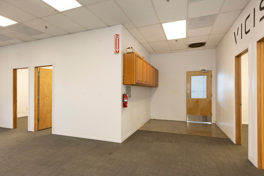 More Photos Of 2123 W Elmore St, Seattle Warehouse For Lease