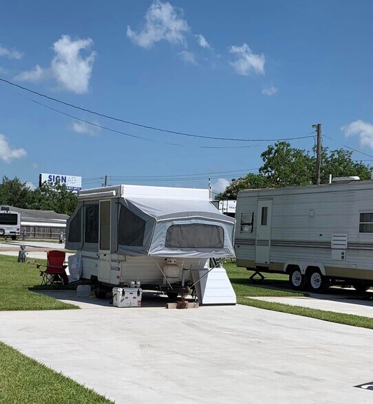 More Photos Of 6127 Highway 6, Hitchcock Specialty For Sale