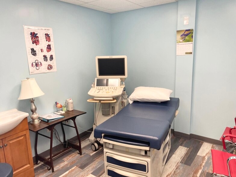 More Photos Of 7115 Leesburg Pike, Falls Church Office For Sale