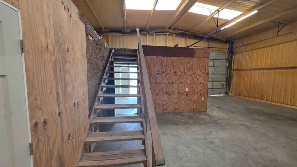More Photos Of 1609 E Taylor Ave, Midland Warehouse For Sale