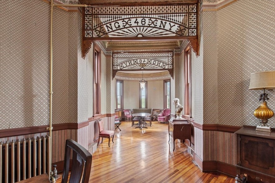 More Photos Of 49 Florida Ave, Amsterdam Hospitality For Sale
