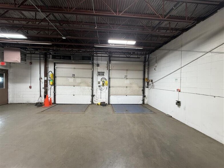 More Photos Of 4100-4202 Technology Dr, South Bend Distribution For Lease