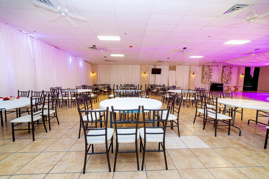 More Photos Of 819 Los Presidentes Ave, Laredo Storefront Retail Office For Sale