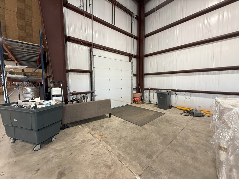 More Photos Of 282 W Hudson Rd, Rogers Flex For Lease