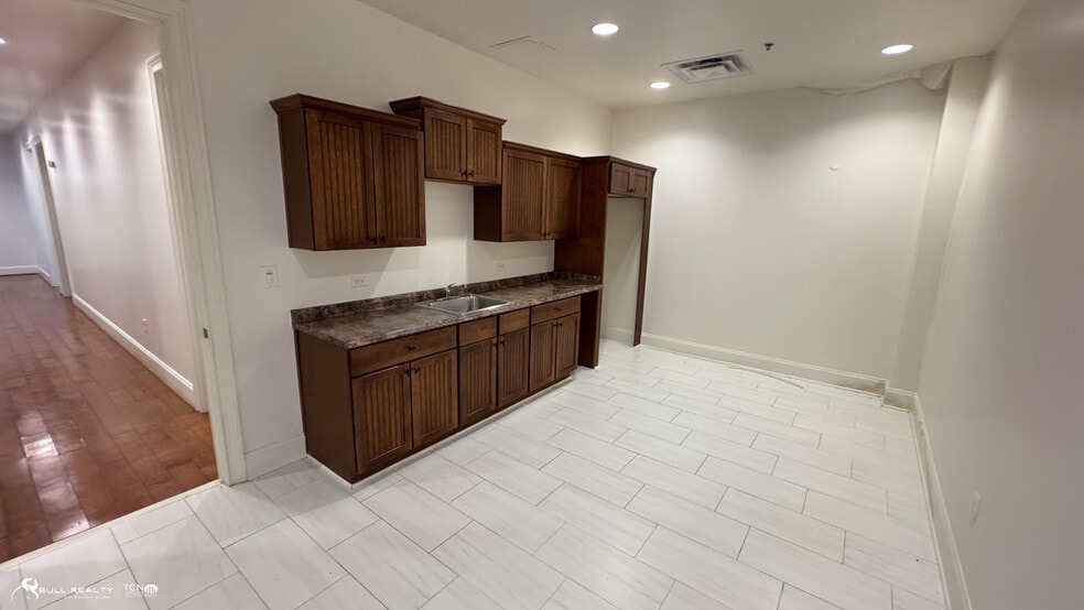 More Photos Of 8450 Holcomb Bridge Rd, Alpharetta Office For Sale