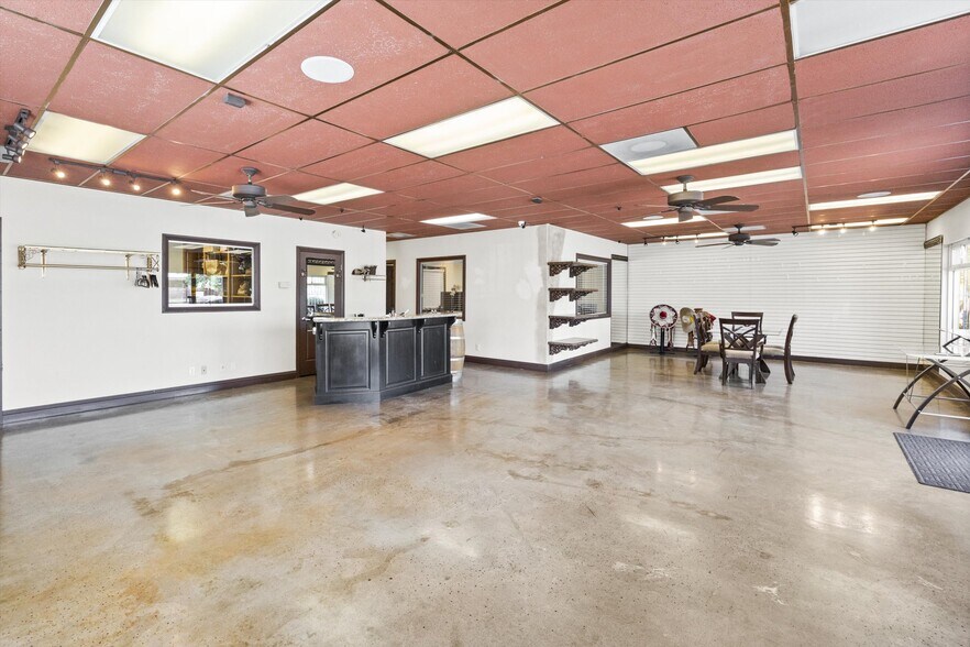 More Photos Of 205 E 18th St, Bakersfield Manufacturing For Sale