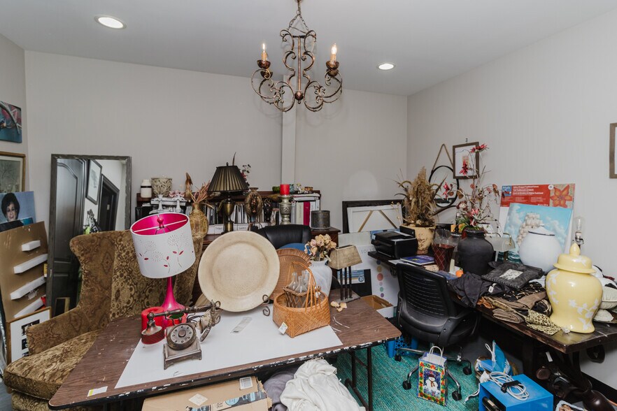 More Photos Of 736 N Andover Rd, Andover Storefront For Sale