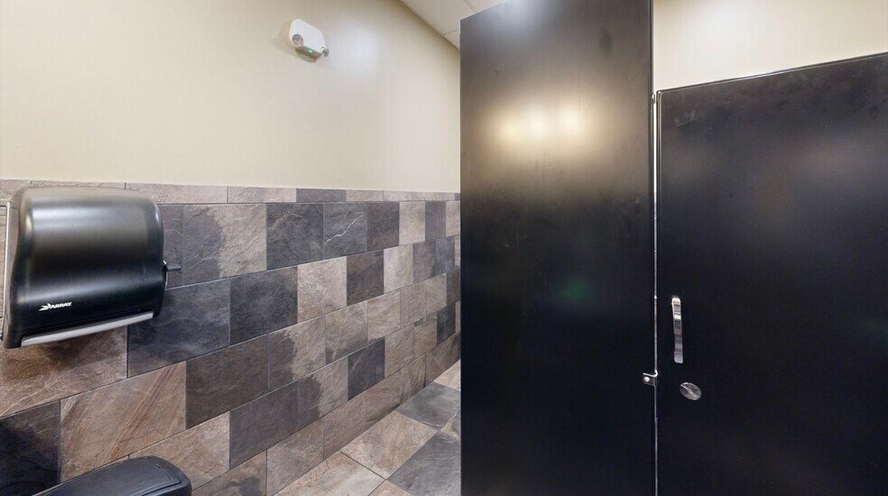 More Photos Of 1509 3rd Ave, Huntington Specialty For Sale