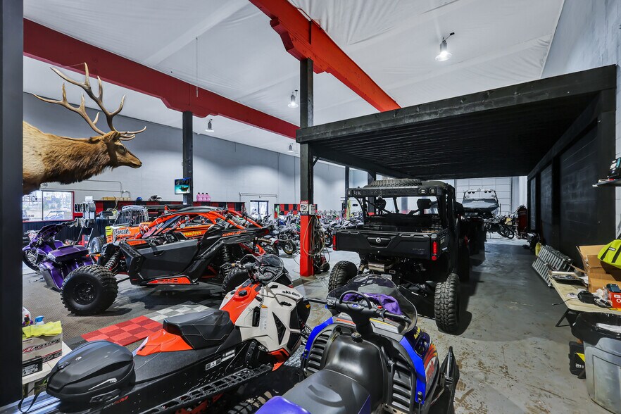 More Photos Of 7168 N Government Way, Dalton Gardens Warehouse For Sale