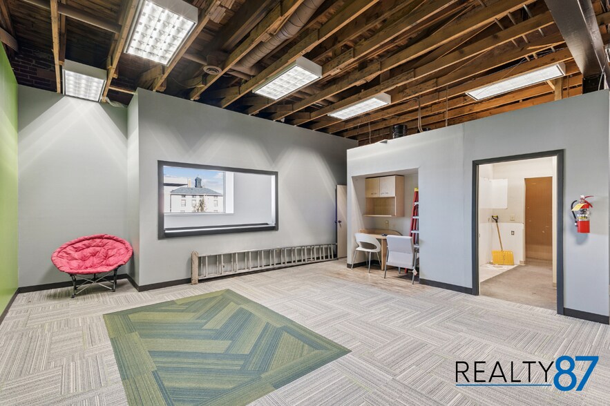 More Photos Of 724 3rd Ave SE, Cedar Rapids Freestanding For Lease