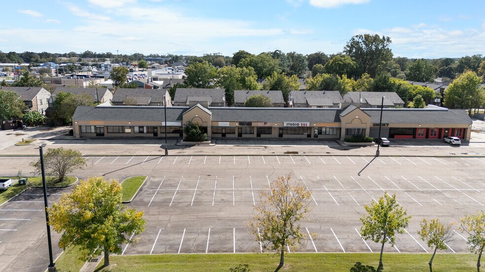 Primary Photo Of 1962 O'Neal Ln, Baton Rouge Freestanding For Sale