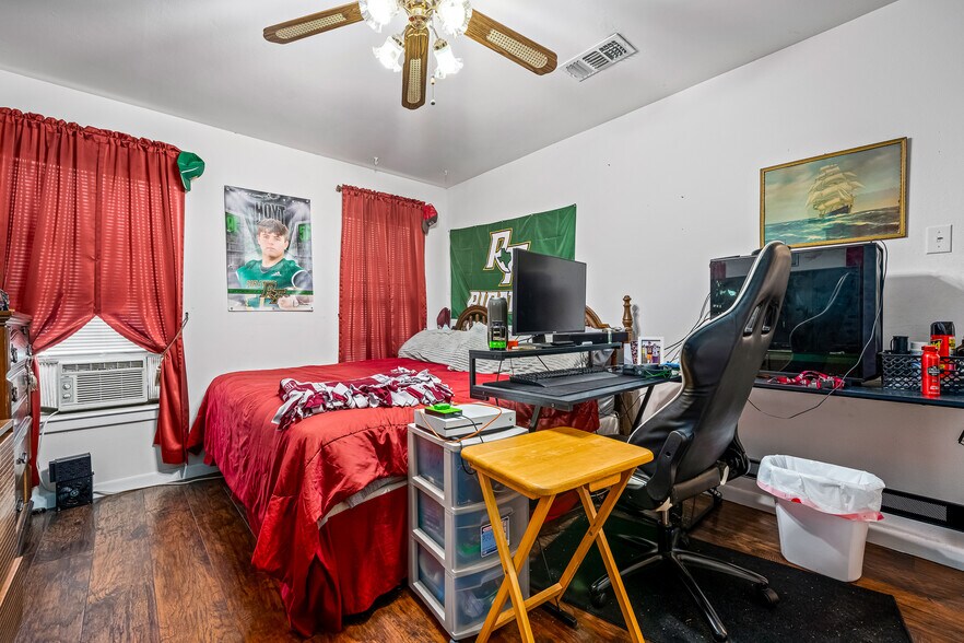 More Photos Of 3966 FM 1781, Rockport Specialty For Sale