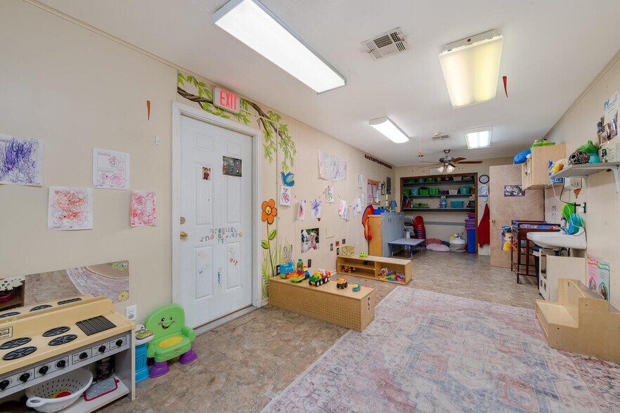 More Photos Of 2000 N 25th St, Waco Daycare Center For Sale