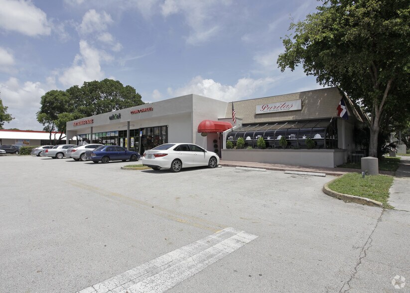 Primary Photo Of 7817-7825 Pines Blvd, Hollywood Unknown For Lease