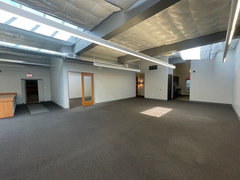 More Photos Of 128 NE 7th Ave, Portland Light Distribution For Lease