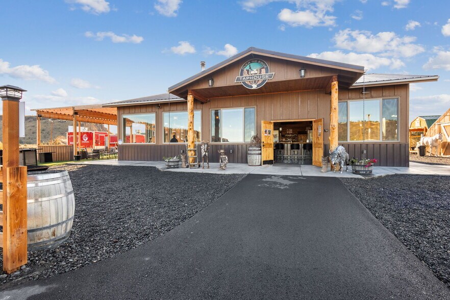 More Photos Of 13959 SW Commercial Loop Rd, Crooked River Ranch Restaurant For Sale