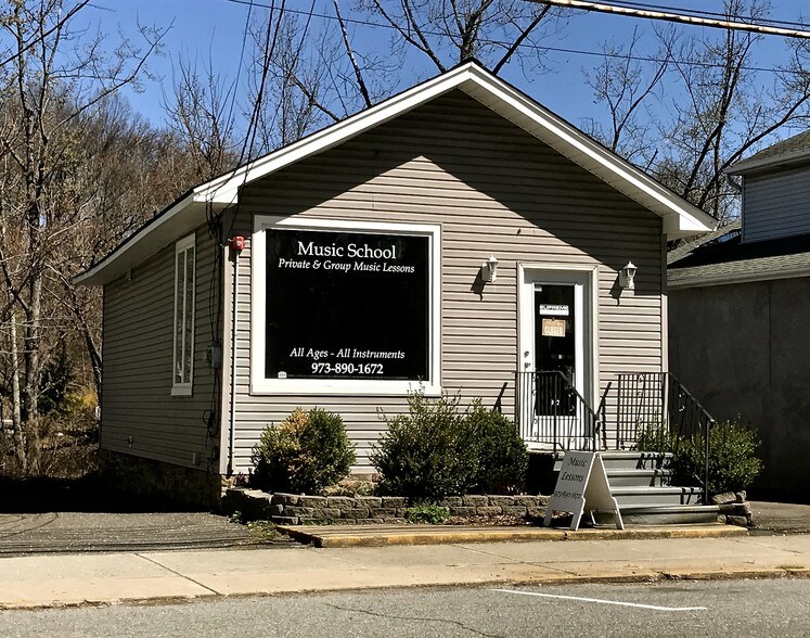 952 McBride Ave, Woodland Park, NJ 07424 Restaurant For Sale